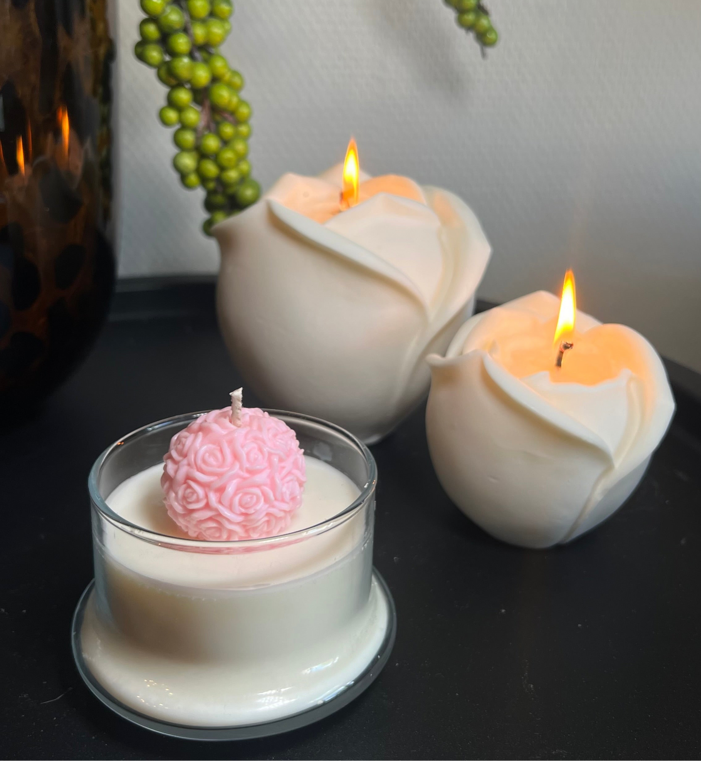 Blossoming rose bouquet scented candle