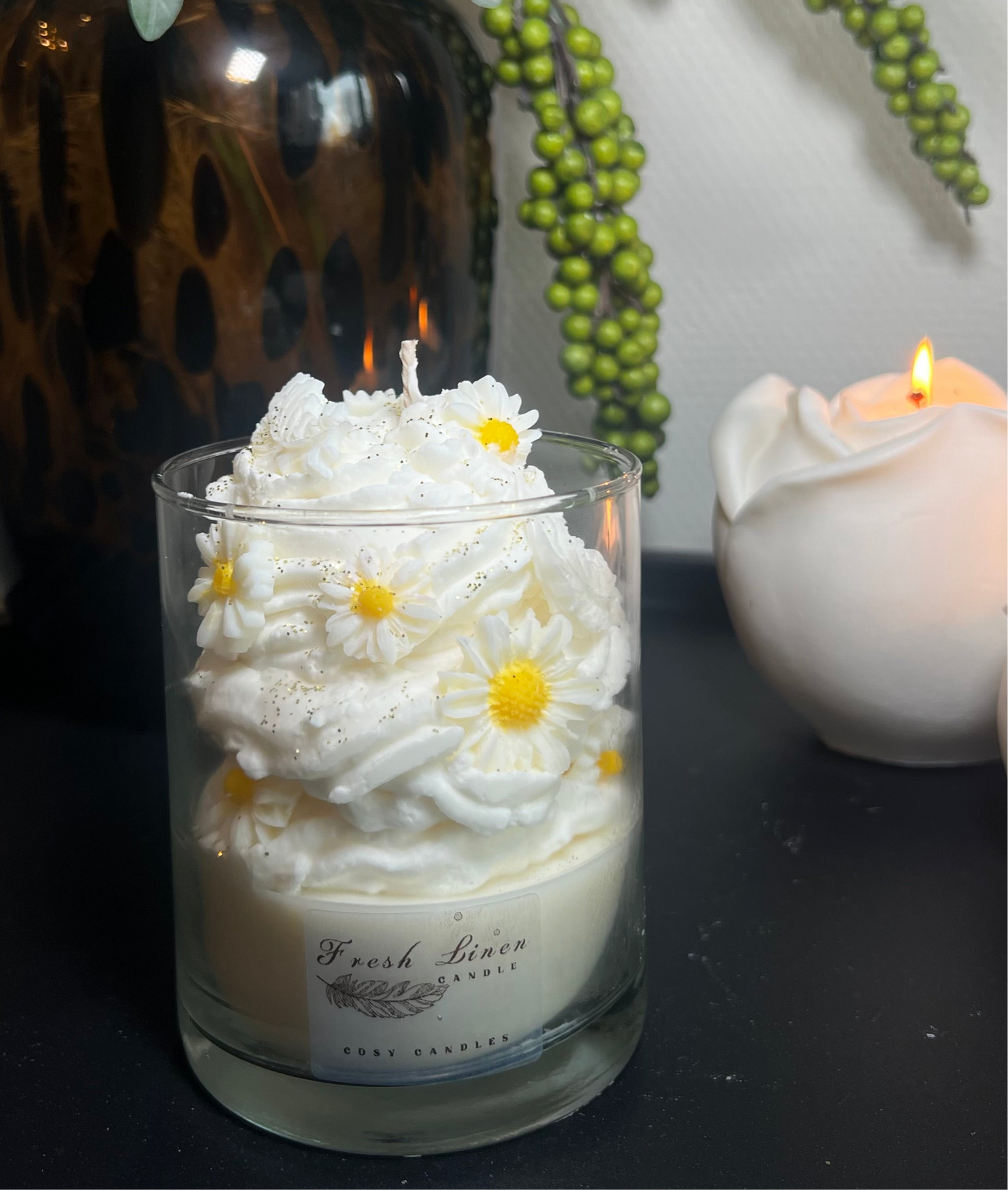 Fresh linen scented candle