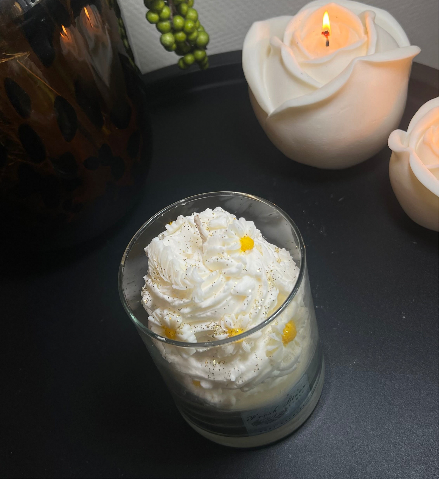 Fresh linen scented candle