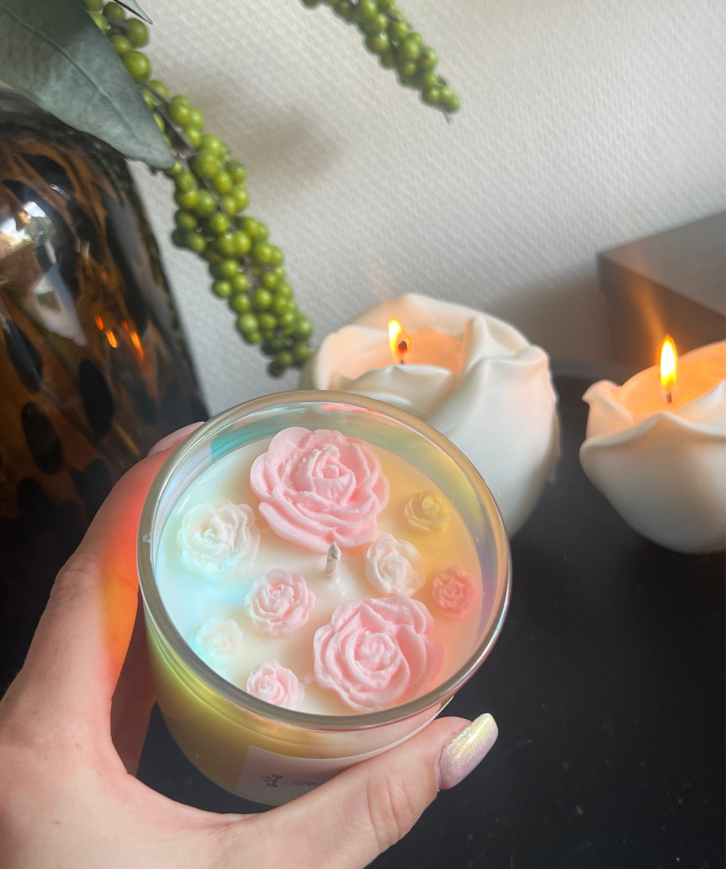 Floating flowers scented candle
