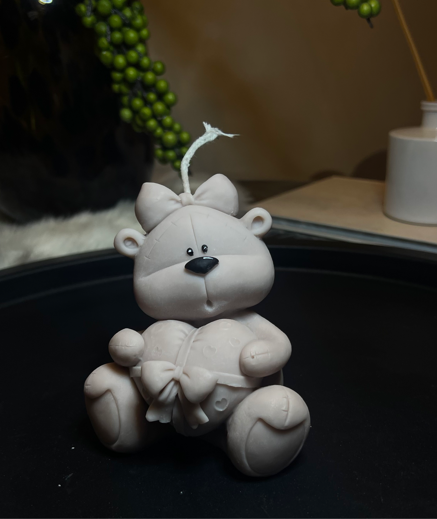 Sitting heart bear