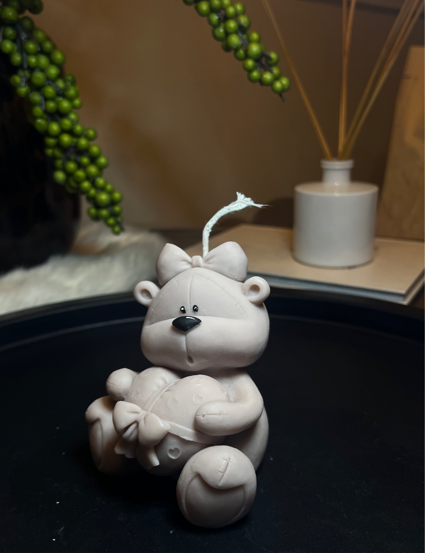 Sitting heart bear
