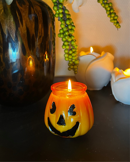 Pumpkin light candle